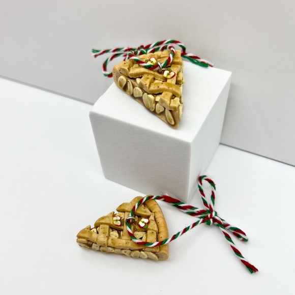Applie Pie Christmas Ornament – Handmade Clay Dessert Tree Decoration - Picture 11 of 13